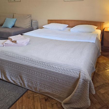Home Hotel Apartments On Lva Tolstogo Киев Экстерьер фото